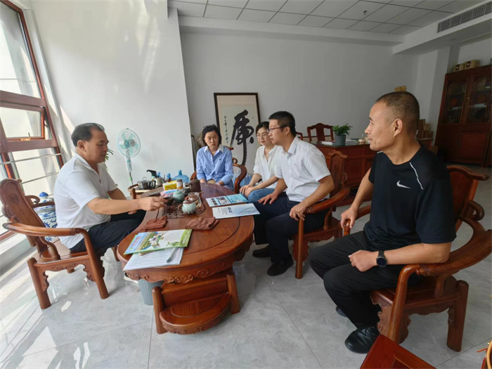 通過座談，雙方就村企共建新模式進行了深入探討